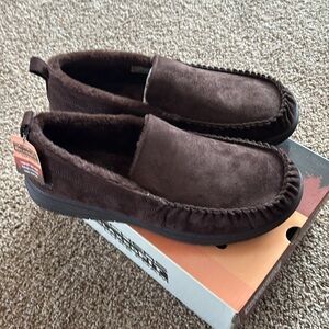 Men’s Size 14 New Sketchers Slippers